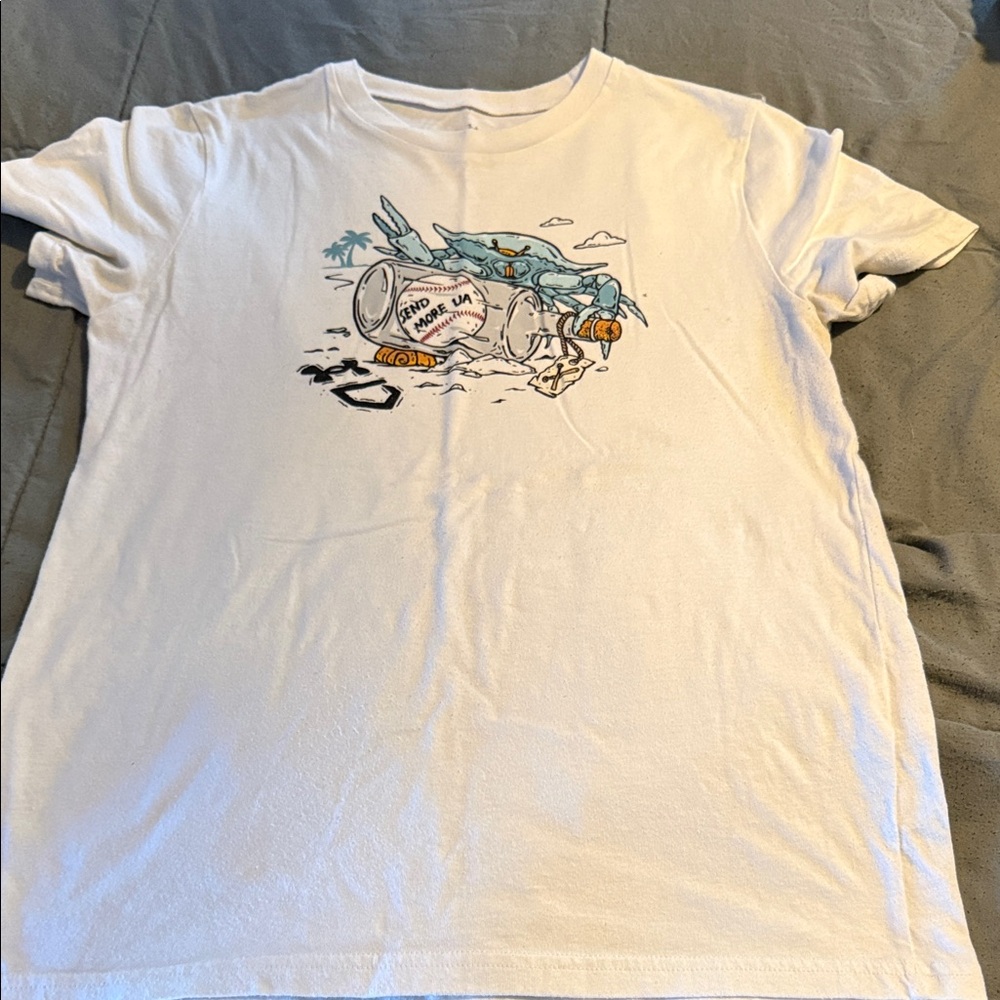 White Graphic T-Shirt with Beach Crab Design - Pets Fish
